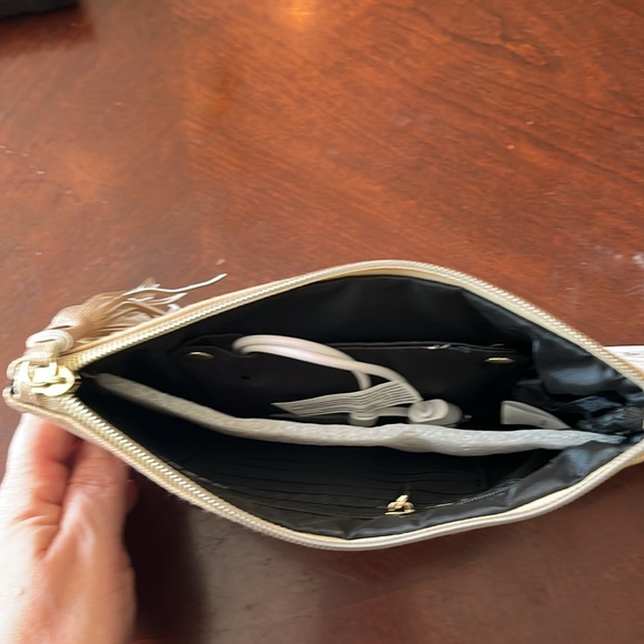 Liz Claiborne brand new phone charging wristlet shiny gold - Picture 3 of 3